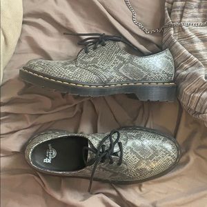 snake print 🐍 Dr. Martens oxfords
